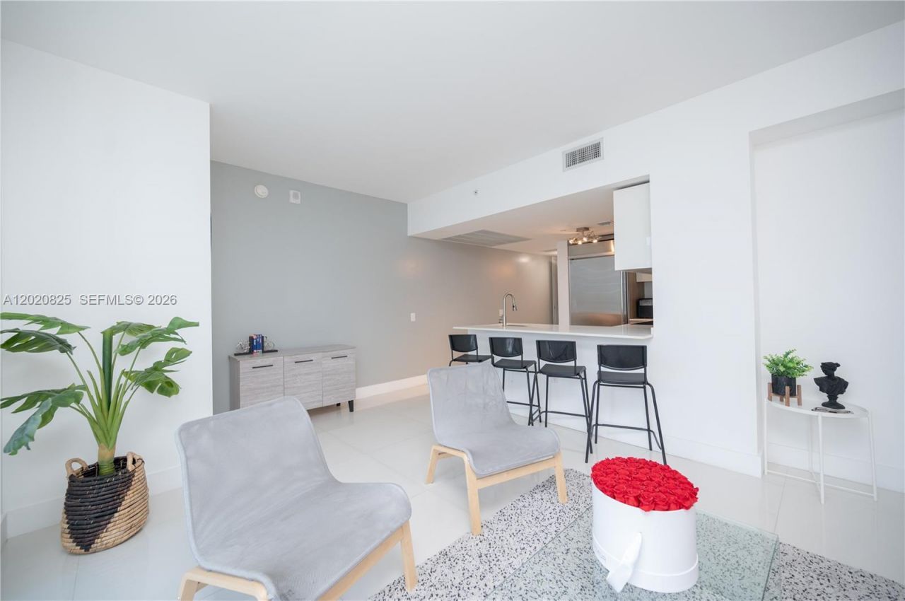1300 Brickell Bay Dr , Unit 1601, Miami, FL 33131 Photo