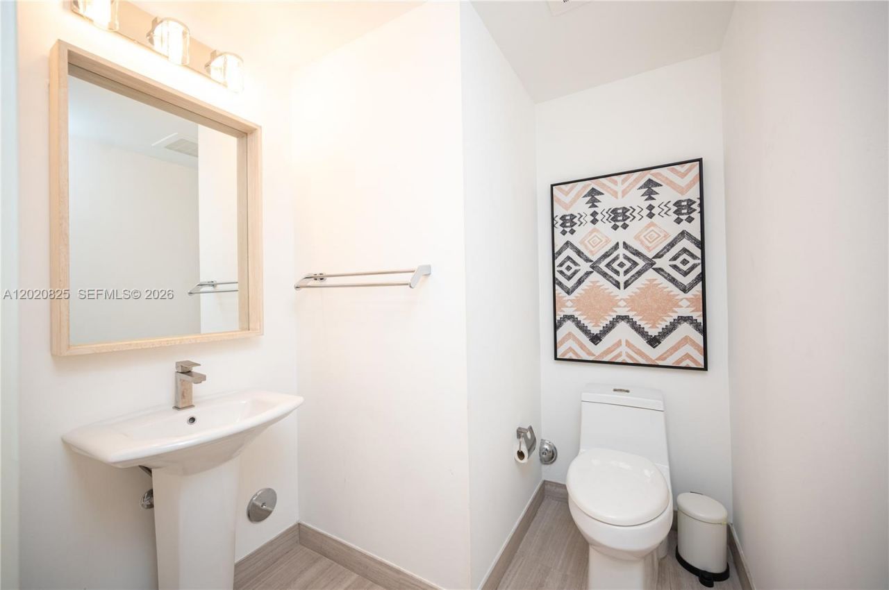 1300 Brickell Bay Dr , Unit 1601, Miami, FL 33131 Photo