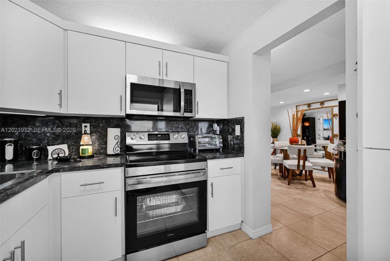 1334 Collins Ave , Unit 403, Miami Beach, FL 33139 Photo