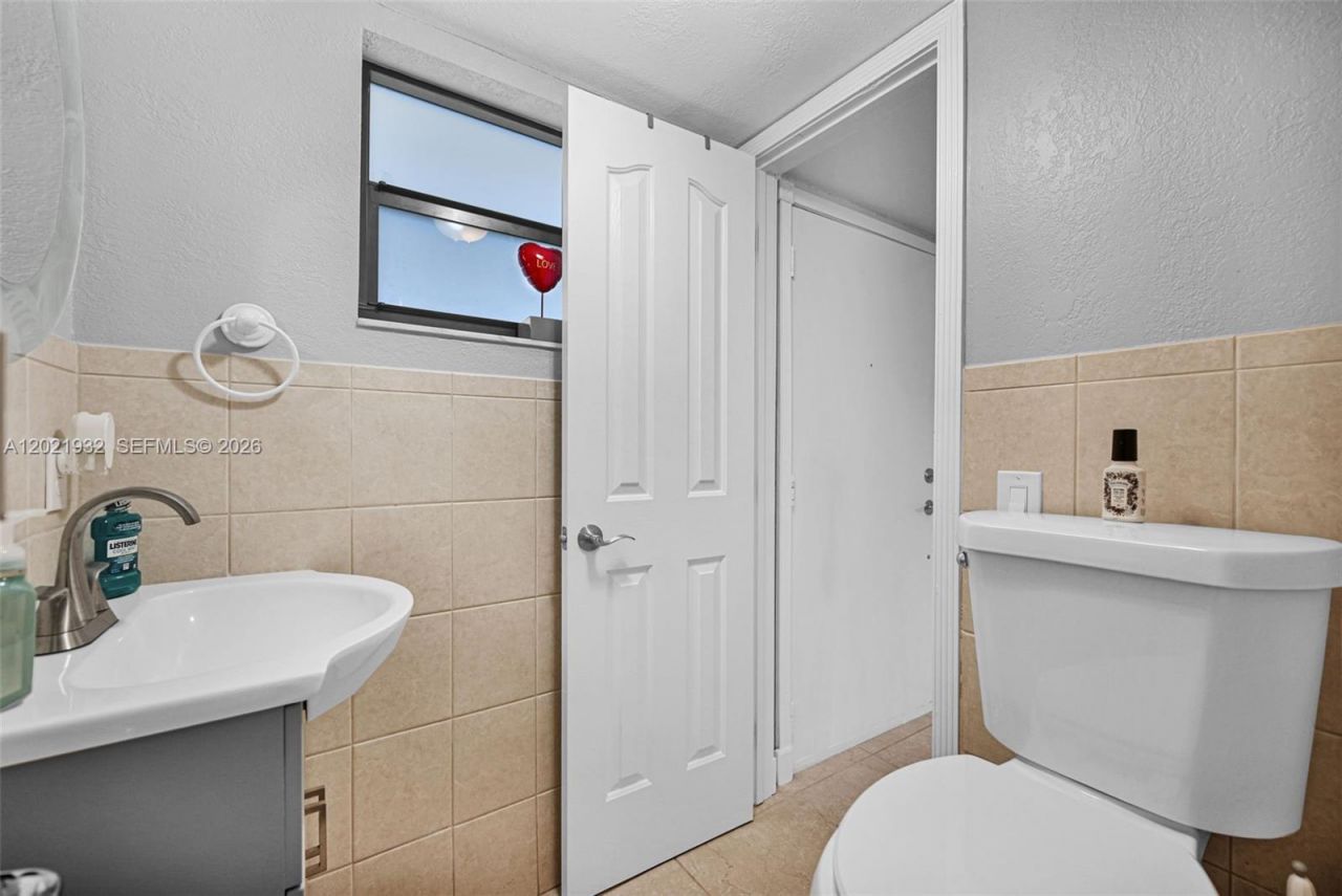 1334 Collins Ave , Unit 403, Miami Beach, FL 33139 Photo