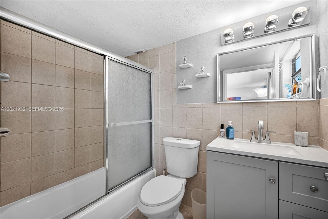 1334 Collins Ave , Unit 403, Miami Beach, FL 33139 Photo