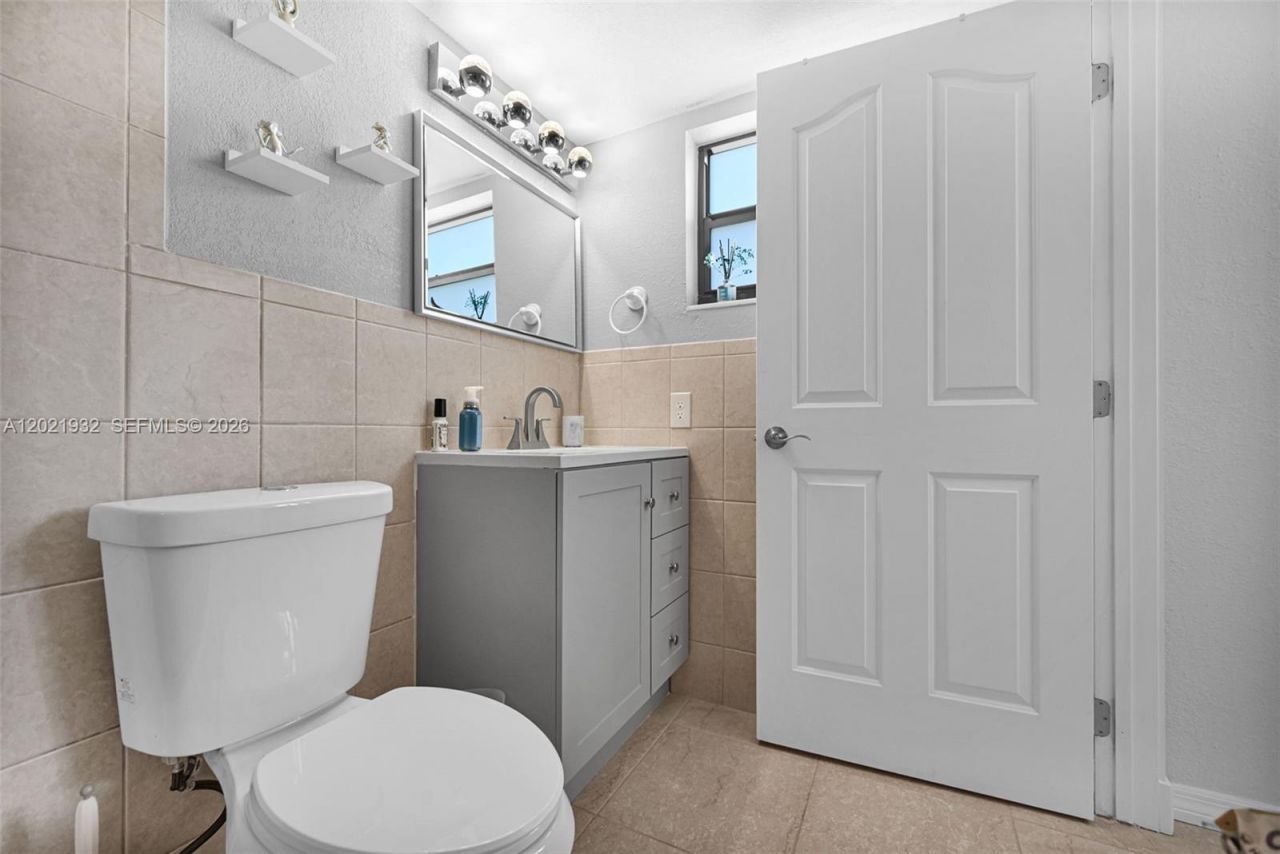 1334 Collins Ave , Unit 403, Miami Beach, FL 33139 Photo