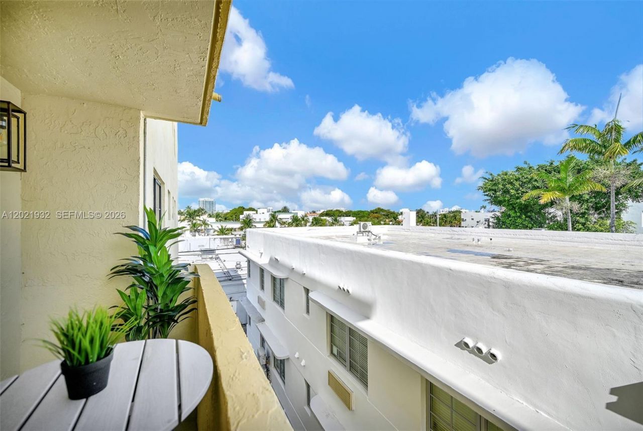 1334 Collins Ave , Unit 403, Miami Beach, FL 33139 Photo