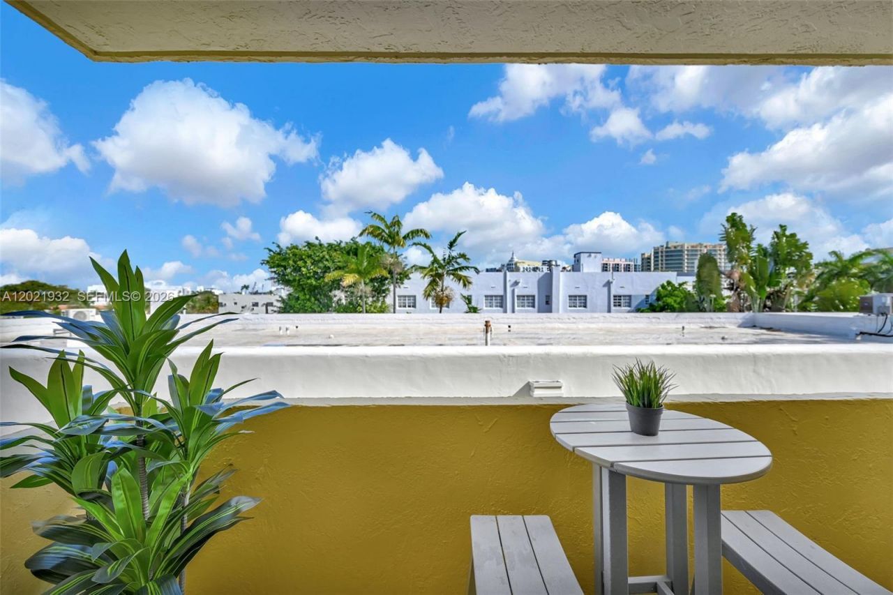 1334 Collins Ave , Unit 403, Miami Beach, FL 33139 Photo