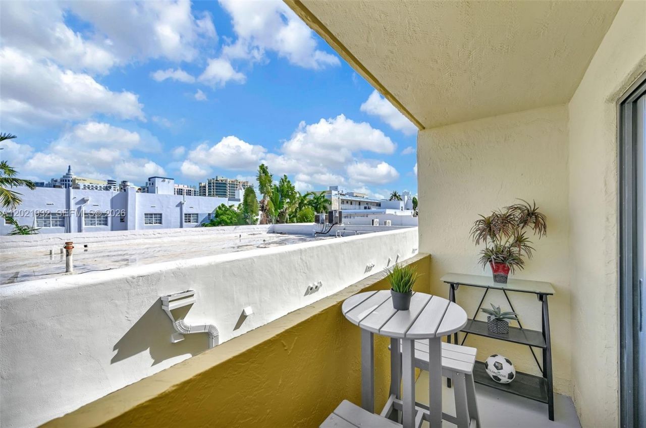 1334 Collins Ave , Unit 403, Miami Beach, FL 33139 Photo