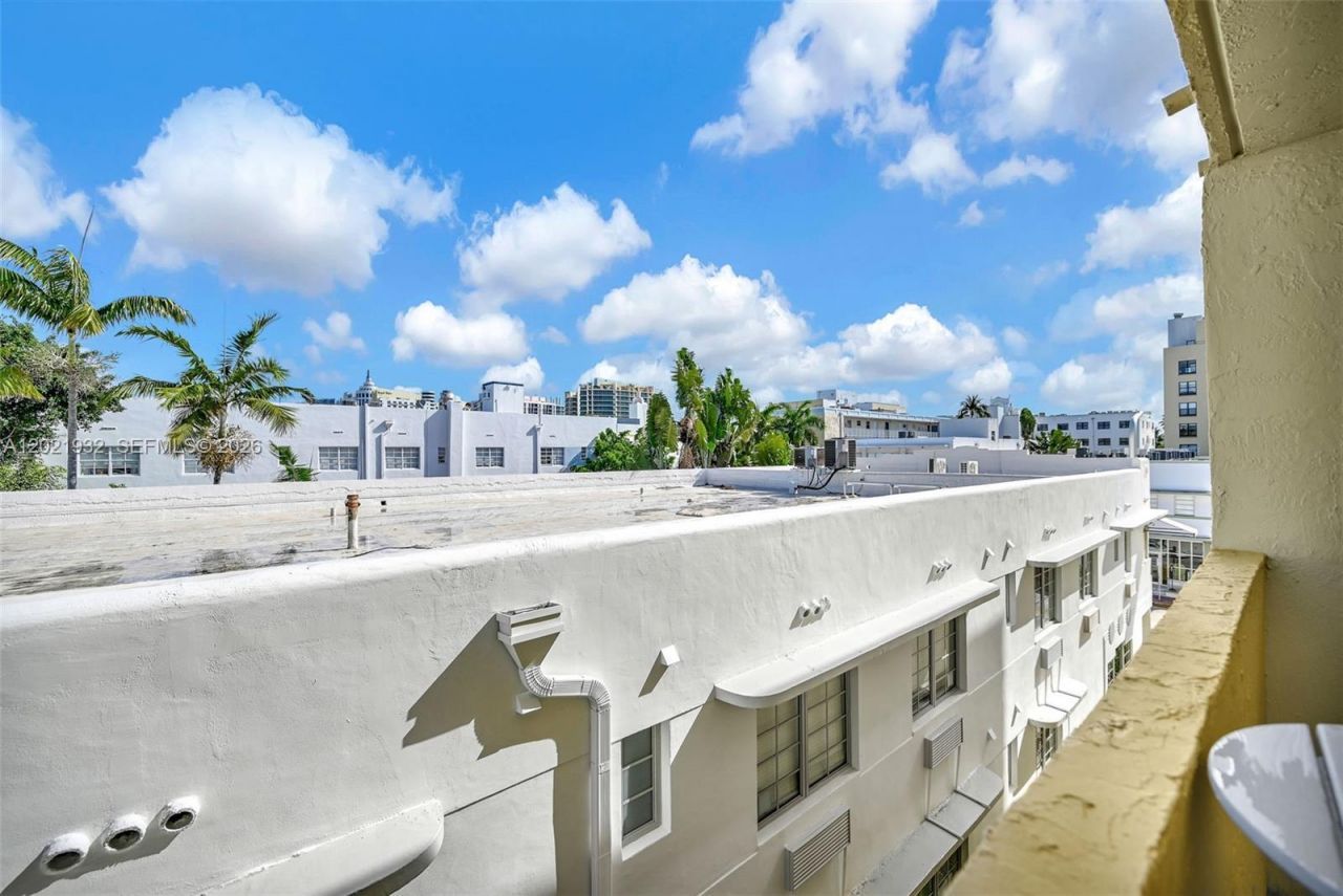 1334 Collins Ave , Unit 403, Miami Beach, FL 33139 Photo