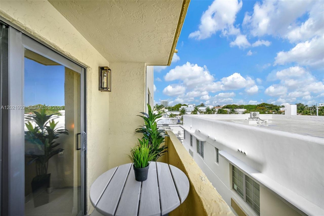 1334 Collins Ave , Unit 403, Miami Beach, FL 33139 Photo