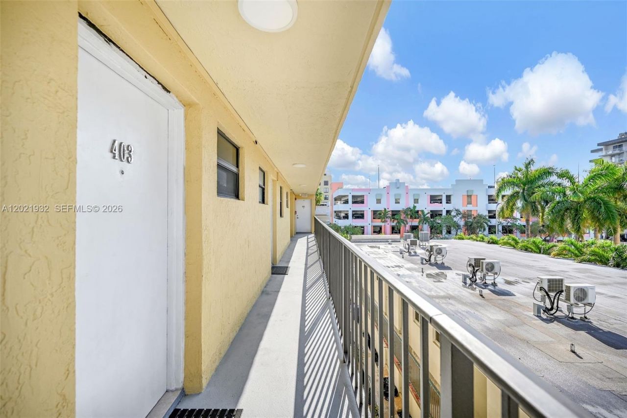 1334 Collins Ave , Unit 403, Miami Beach, FL 33139 Photo