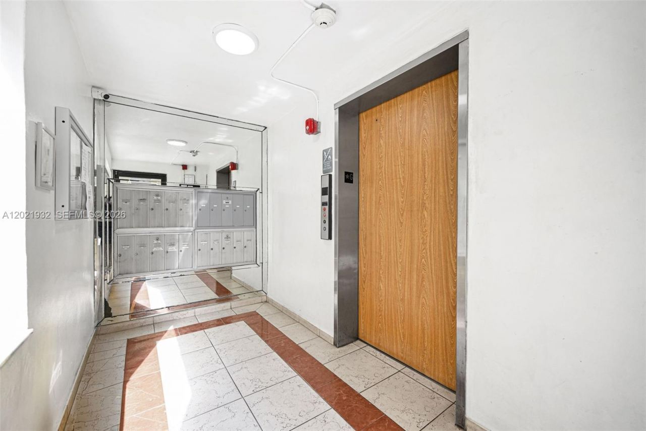 1334 Collins Ave , Unit 403, Miami Beach, FL 33139 Photo