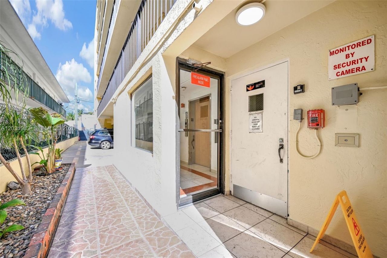 1334 Collins Ave , Unit 403, Miami Beach, FL 33139 Photo