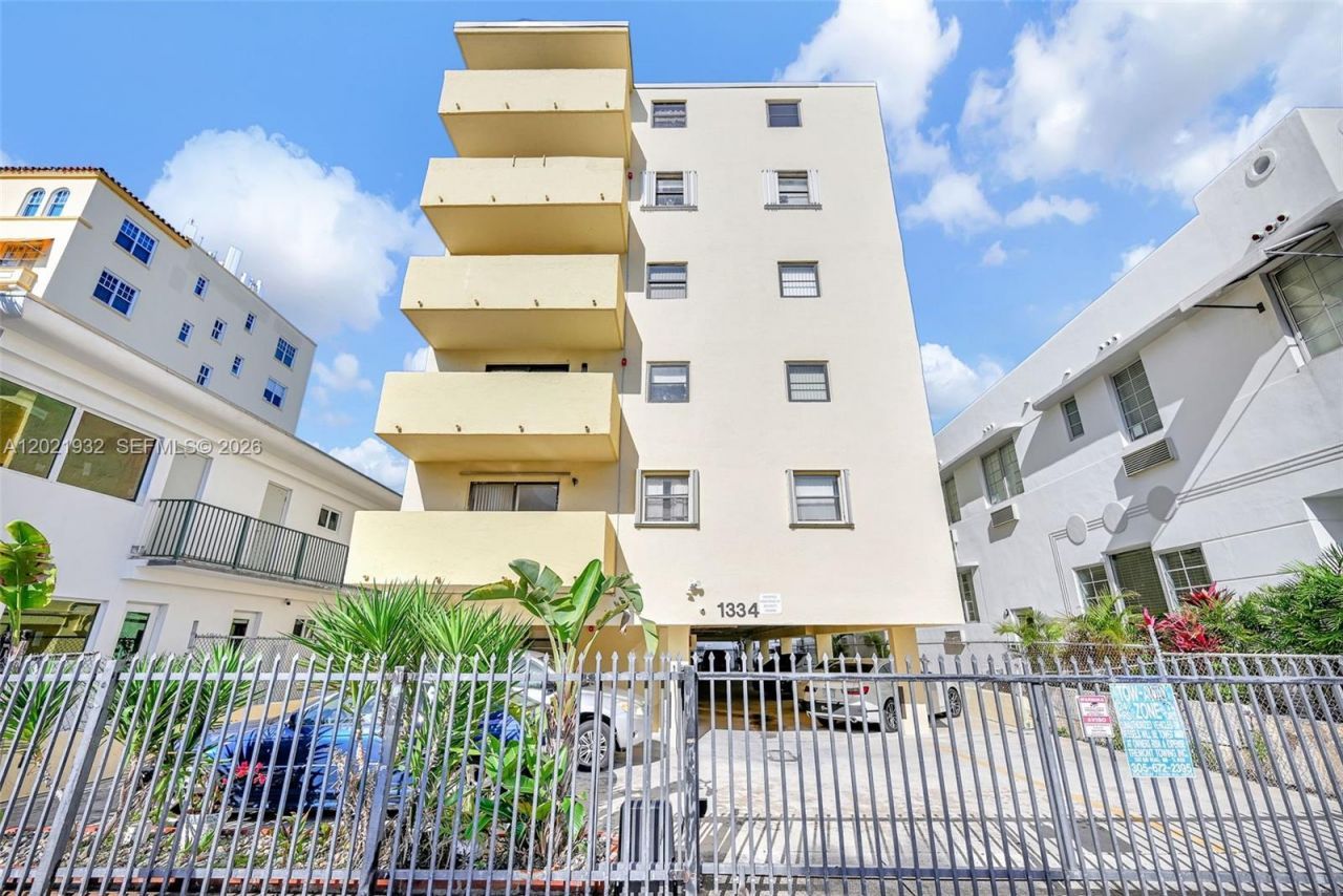 1334 Collins Ave , Unit 403, Miami Beach, FL 33139 Photo