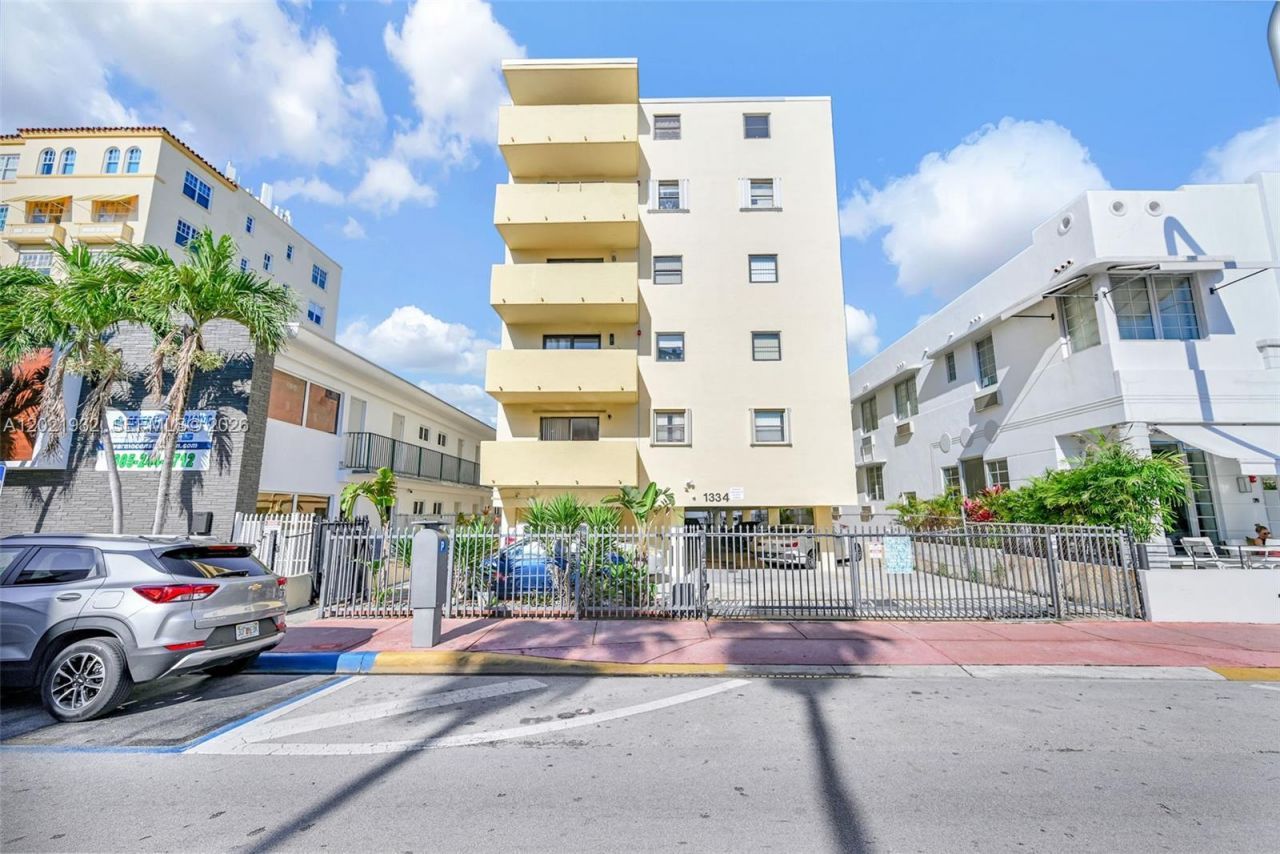1334 Collins Ave , Unit 403, Miami Beach, FL 33139 Photo