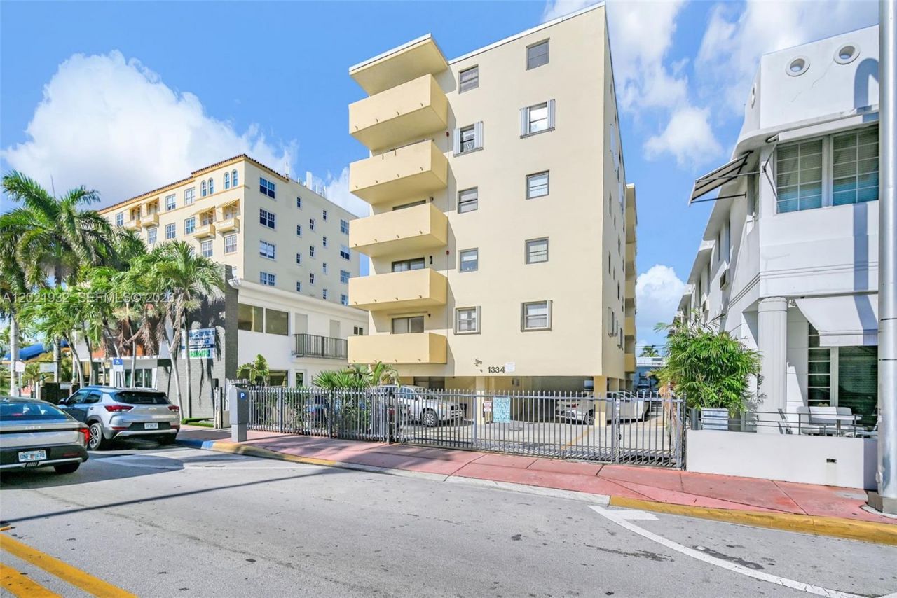 1334 Collins Ave , Unit 403, Miami Beach, FL 33139 Photo