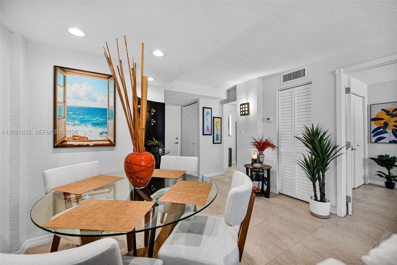 1334 Collins Ave , Unit 403, Miami Beach, FL 33139 Photo