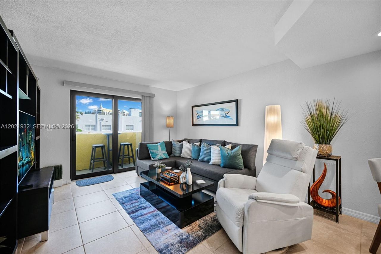 1334 Collins Ave , Unit 403, Miami Beach, FL 33139 Photo