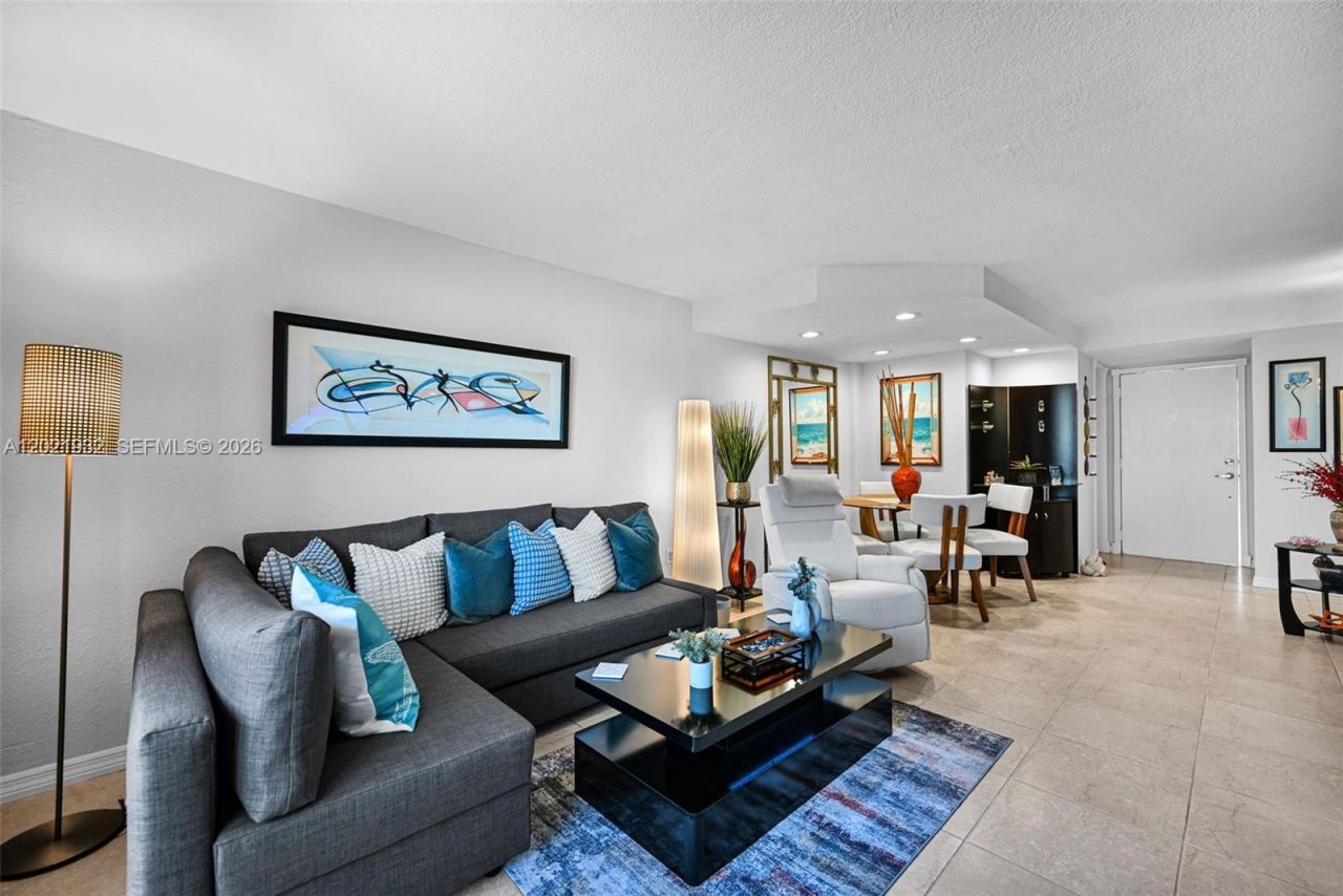 1334 Collins Ave , Unit 403, Miami Beach, FL 33139 Photo