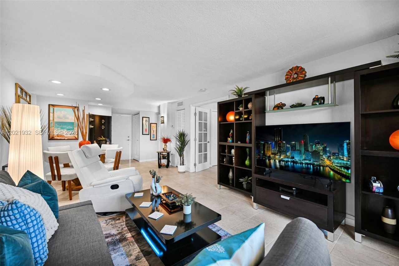 1334 Collins Ave , Unit 403, Miami Beach, FL 33139 Photo