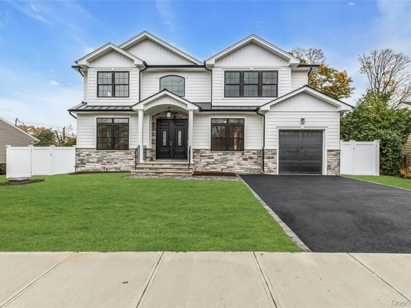 76 Wyoming Court , Syosset, NY 11791