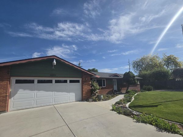 1012 W Camelot Dr, Nampa, ID 83651