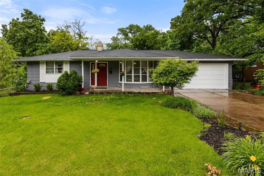 405 Oak Tree Drive , Webster Groves, MO 63119 Main Photo