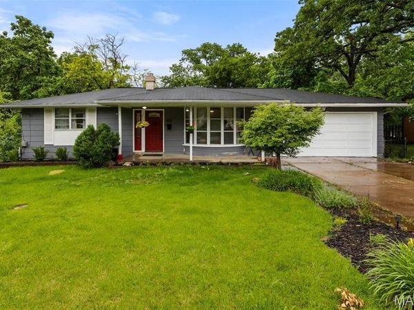 405 Oak Tree Drive , Webster Groves, MO 63119