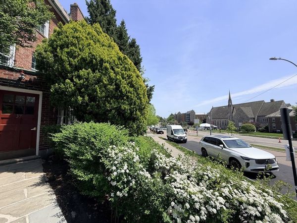 37 Commonwealth Ave, Unit 11, Newton, MA 02459
