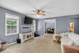 502 Fellers Court photo 4