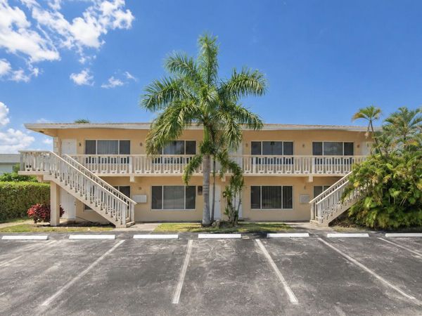 2141 NE 41st Street, Unit 3, Lighthouse Point, FL 33064