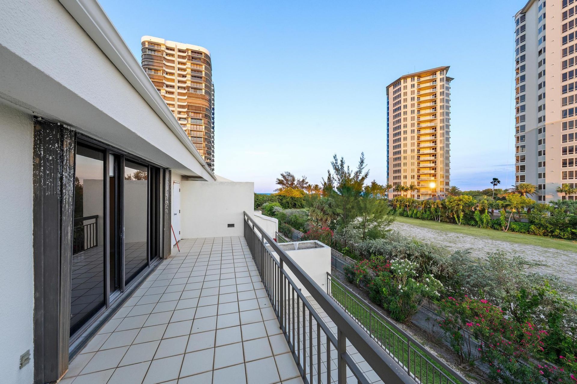 3970 N Ocean Drive, Unit 6, Singer Island, FL 33404 Photo