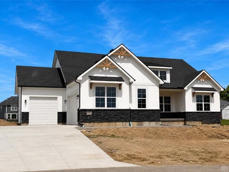 7721 Callamere Farms Drive, Dayton, OH 45424 Photo 2