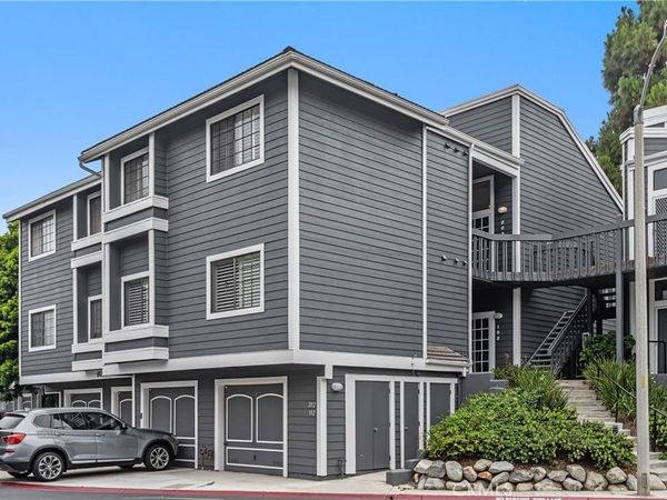 8211 Mainsail Drive, Unit 202, Huntington Beach, CA 92646