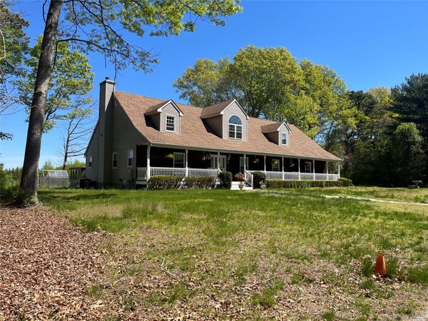 5 Easterly Court , Manorville, NY 11949