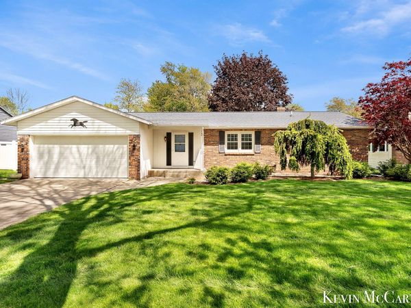 1746 Edgewood Avenue SE, Grand Rapids, MI 49506