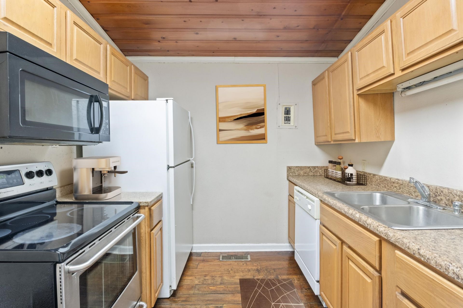 111 N Hollywood Dr.  Photo 14