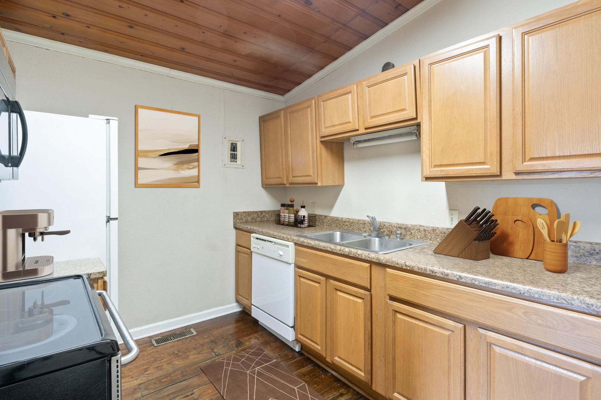 111 N Hollywood Dr.  Photo 17