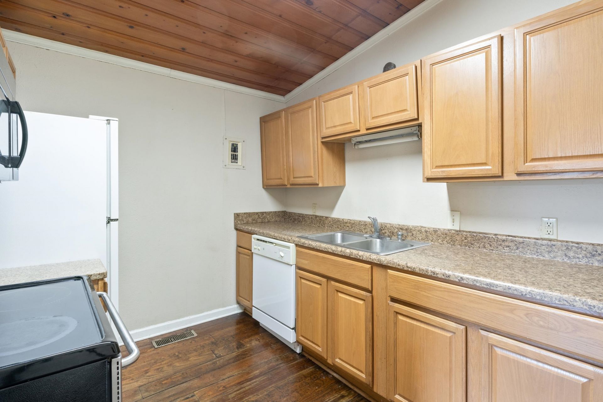 111 N Hollywood Dr.  Photo 18