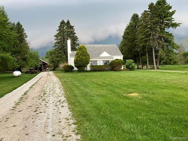 5893 Cribbins Road, Kenockee Twp, MI 48006