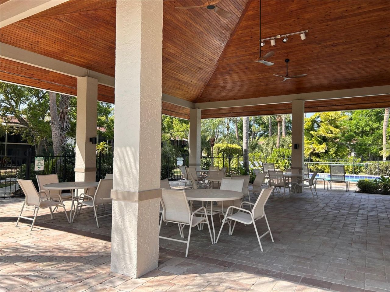 972 La Costa Circle, Unit 3, Sarasota, FL 34237 Photo