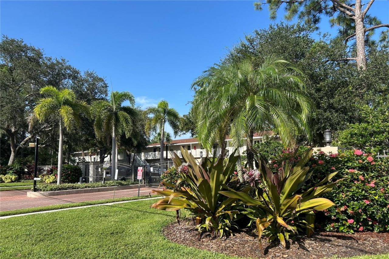 972 La Costa Circle, Unit 3, Sarasota, FL 34237 Photo