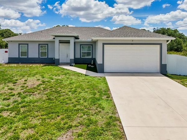 910 Richmond Ave N , Lehigh Acres, FL 33972