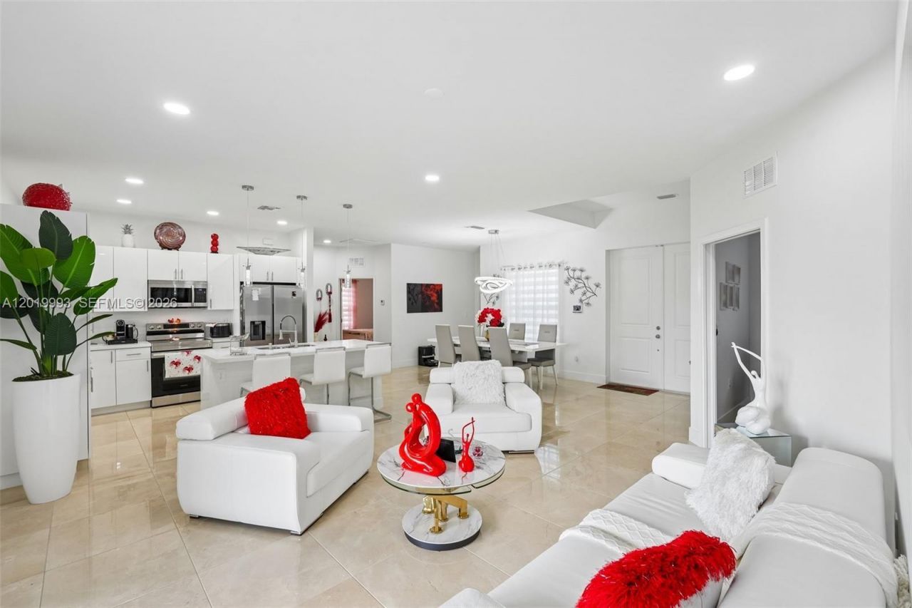 910 Richmond Ave N , Lehigh Acres, FL 33972 Photo