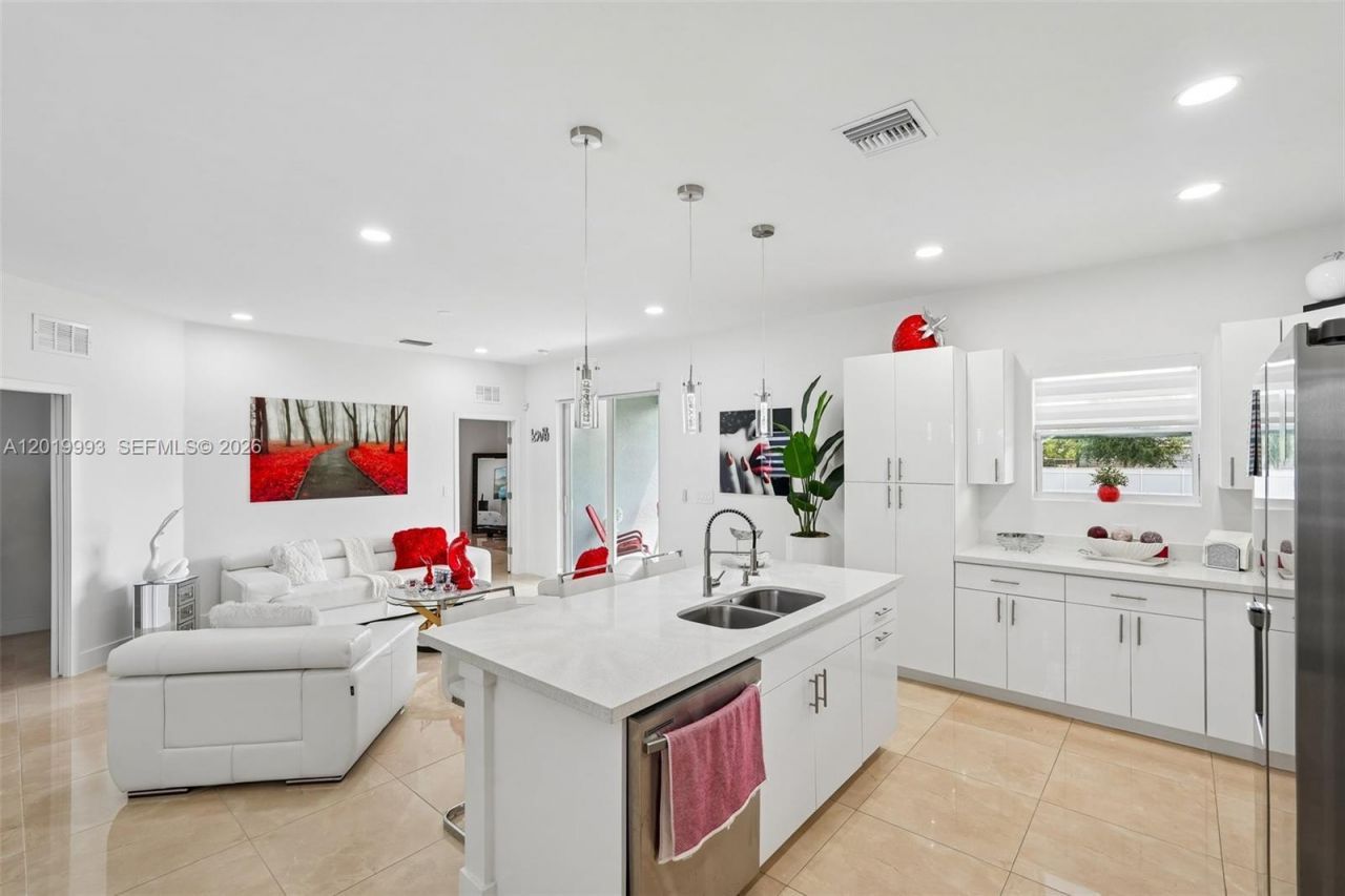 910 Richmond Ave N , Lehigh Acres, FL 33972 Photo