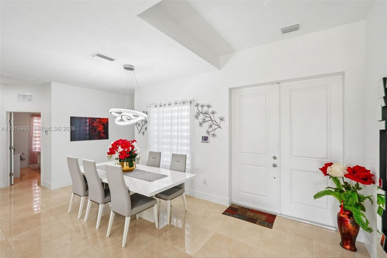 910 Richmond Ave N , Lehigh Acres, FL 33972 Photo