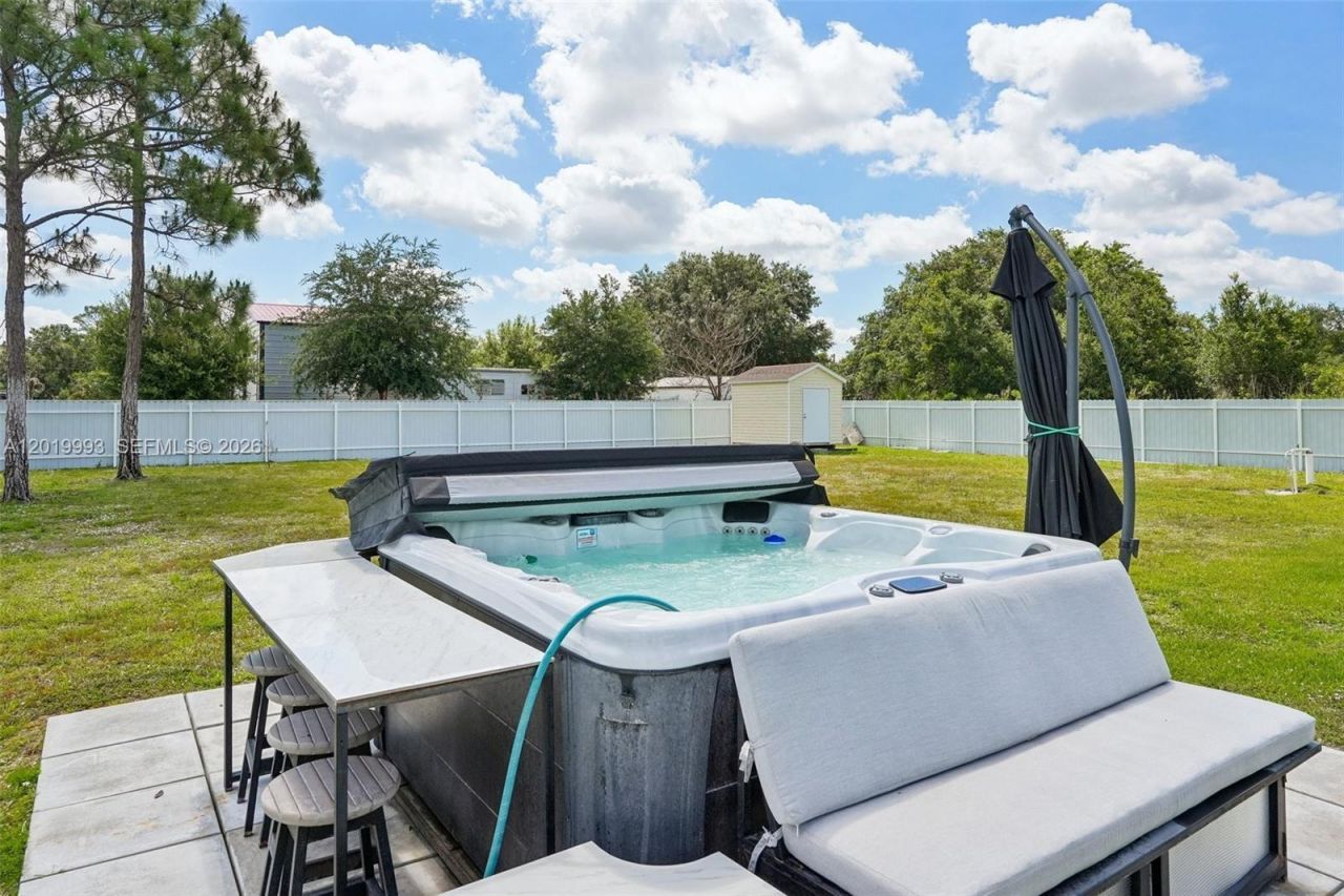 910 Richmond Ave N , Lehigh Acres, FL 33972 Photo