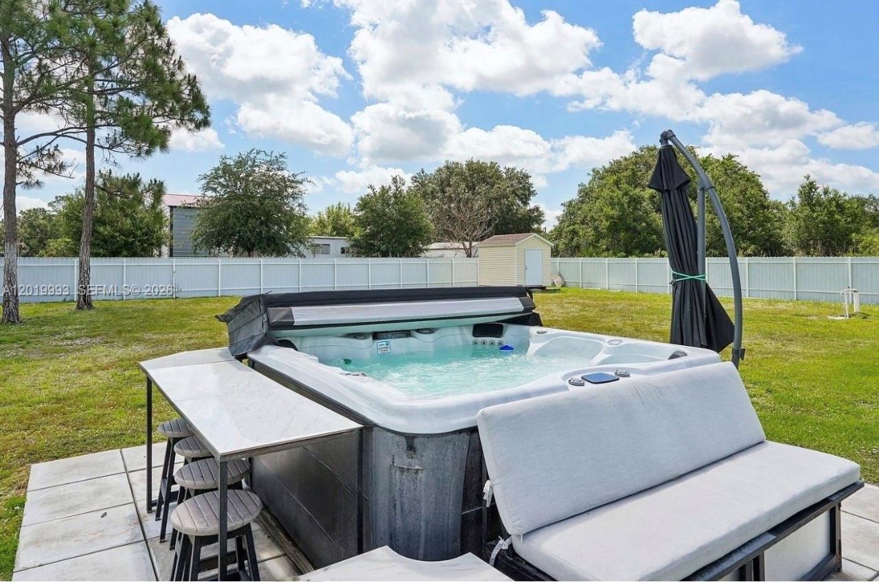 910 Richmond Ave N , Lehigh Acres, FL 33972 Photo