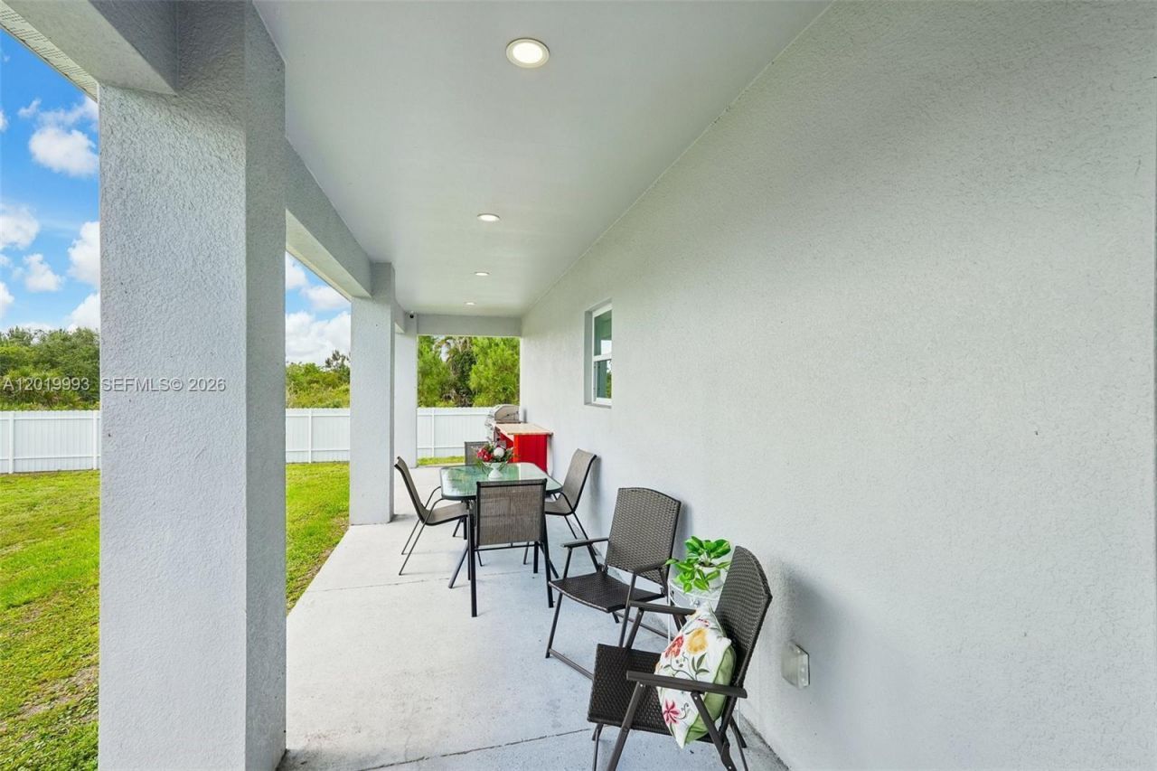 910 Richmond Ave N , Lehigh Acres, FL 33972 Photo