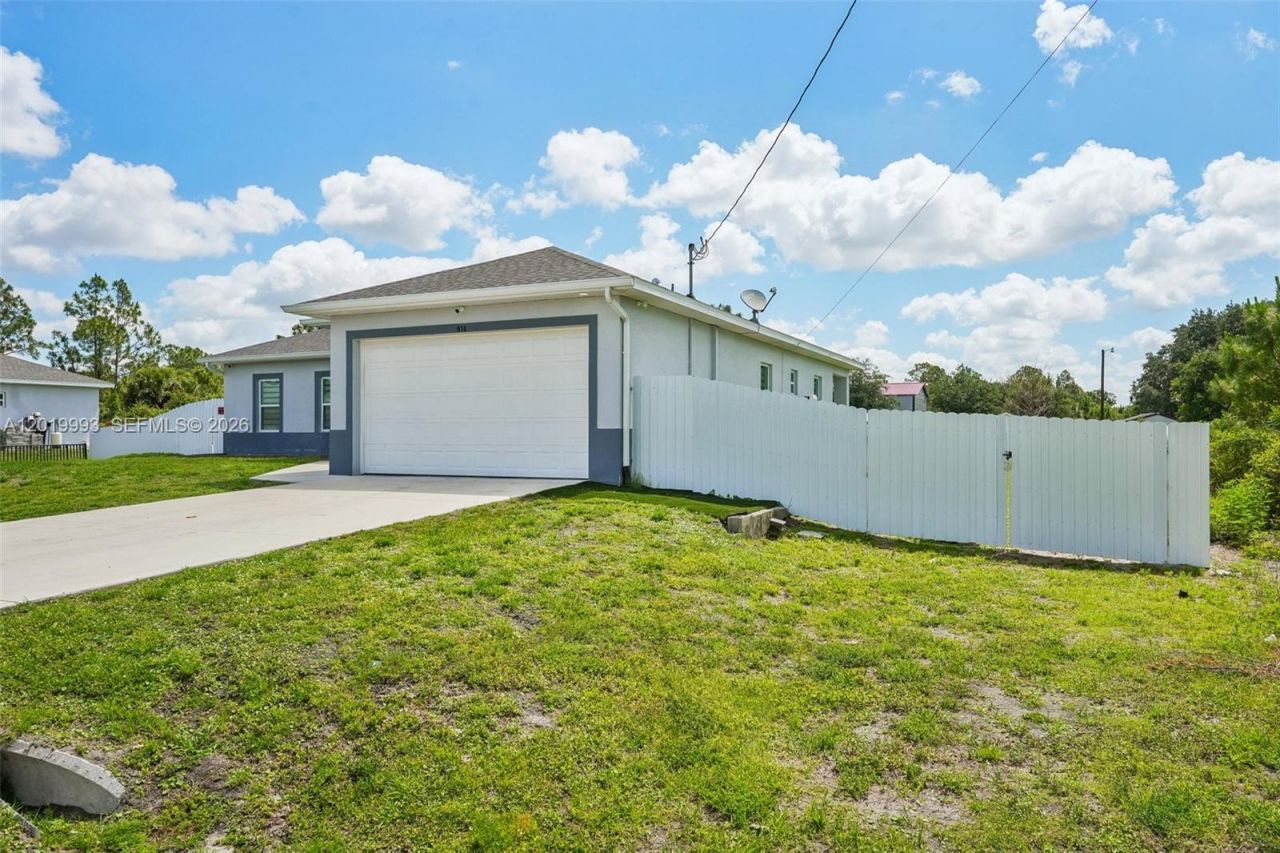 910 Richmond Ave N , Lehigh Acres, FL 33972 Photo