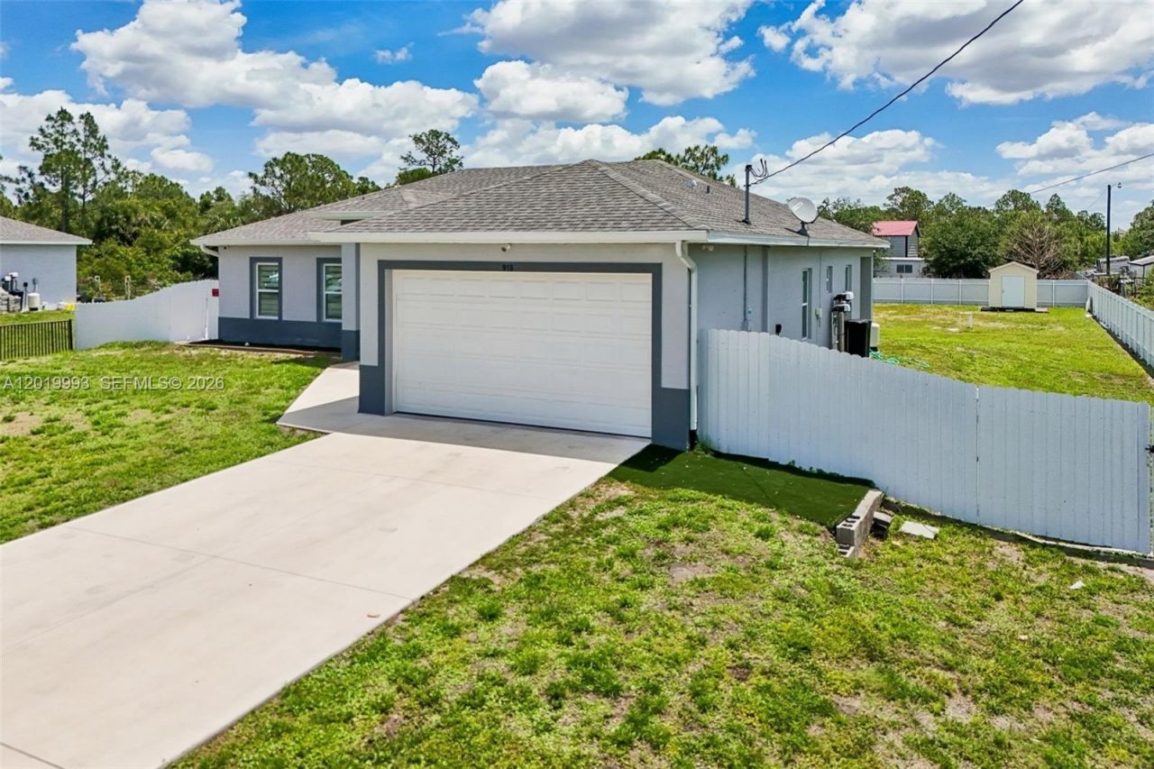 910 Richmond Ave N , Lehigh Acres, FL 33972 Photo