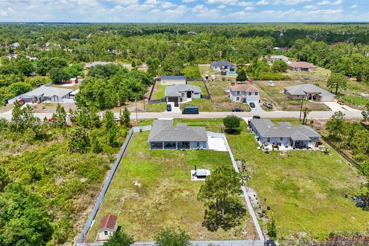 910 Richmond Ave N , Lehigh Acres, FL 33972 Photo