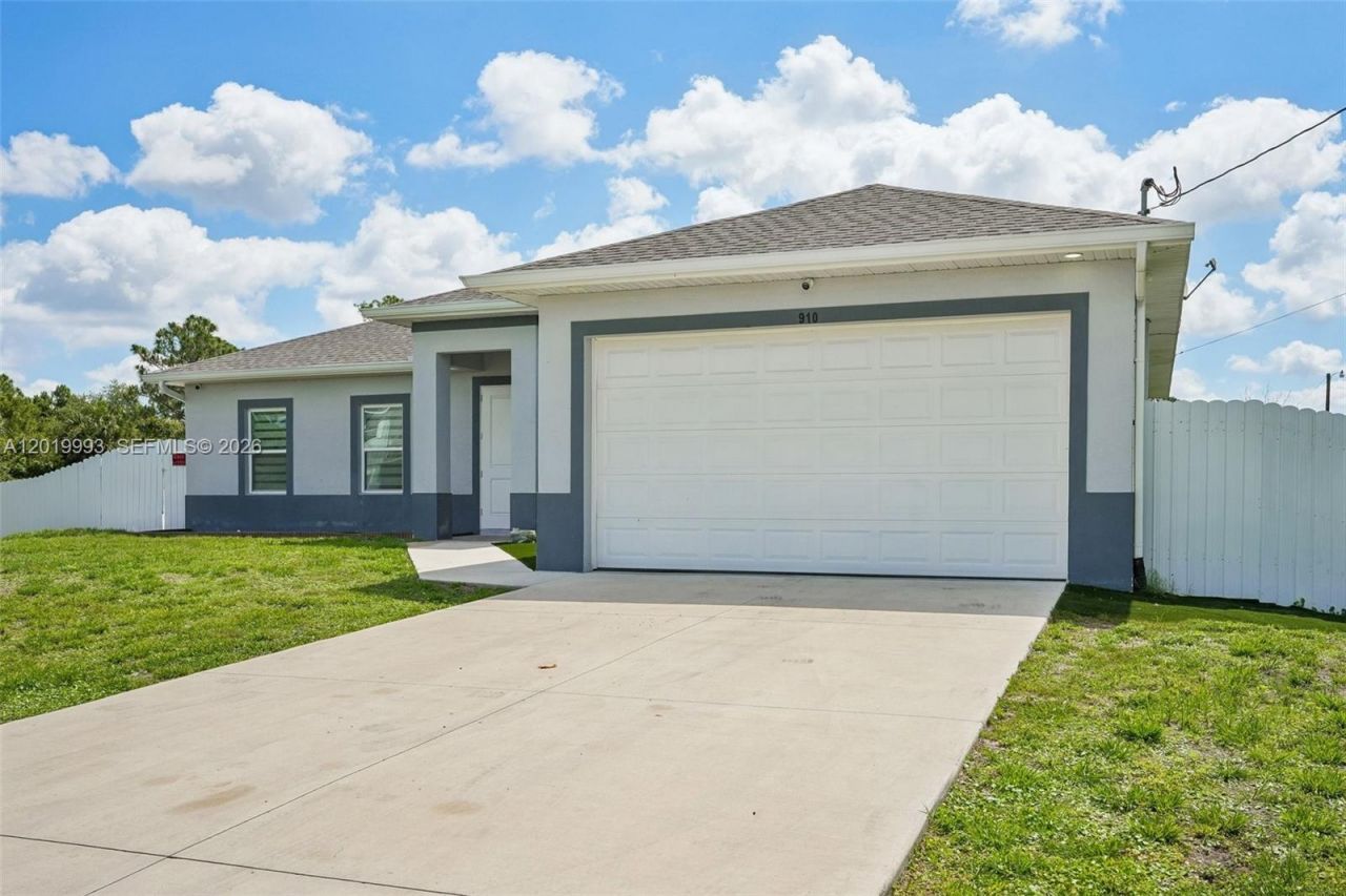 910 Richmond Ave N , Lehigh Acres, FL 33972 Photo